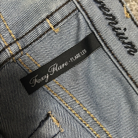 Vintage Guess Premium Flared Jeans 2000s - Picture 4 of 9